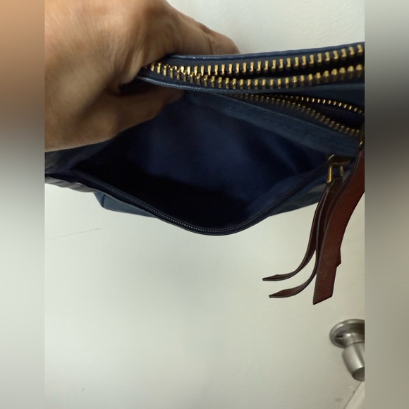 Fossil blue genuine leather crossbody bag with adjustable strap. Multi pocket - Picture 8 of 15